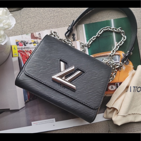 LOUIS VUITTON
Epi Twist Shoulder Bag PM Black - Picture 3 of 12